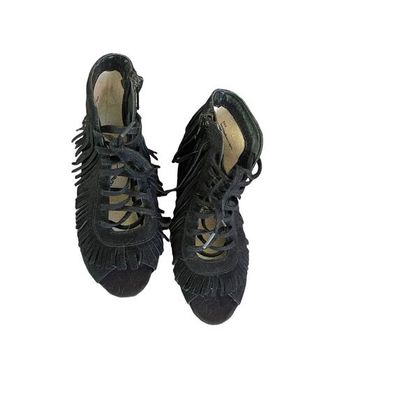 EUC Size 8 Joyfolie Fringe Lace Ups - Picture 2 of 3